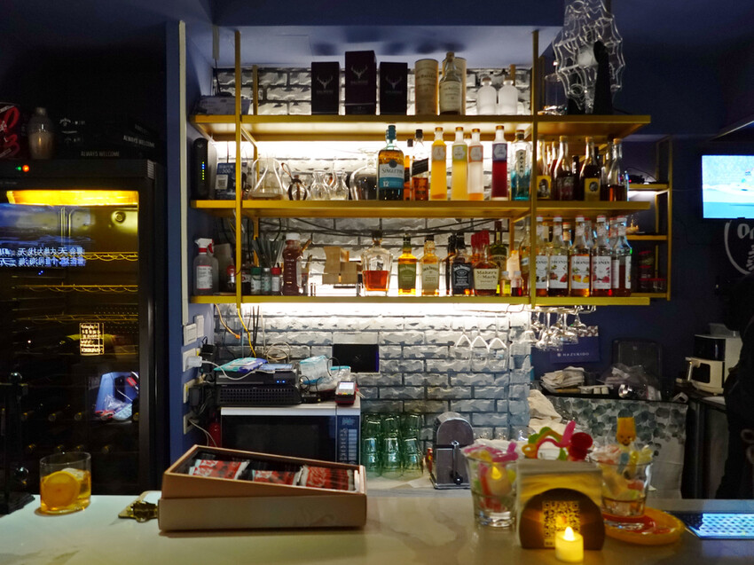 台北市松山區台北松山—HP-Herbal Prescription 花草處方籤｜身穿藥師服在迷霧中施展花草系調酒魔法｜南京三民、市民大道