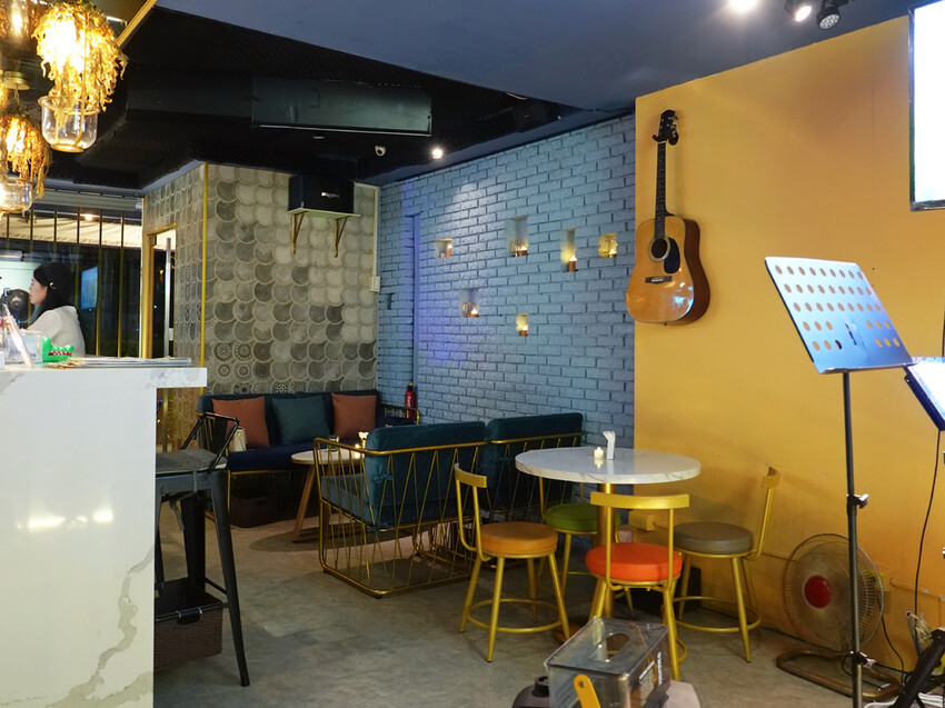 台北市松山區台北松山—HP-Herbal Prescription 花草處方籤｜身穿藥師服在迷霧中施展花草系調酒魔法｜南京三民、市民大道