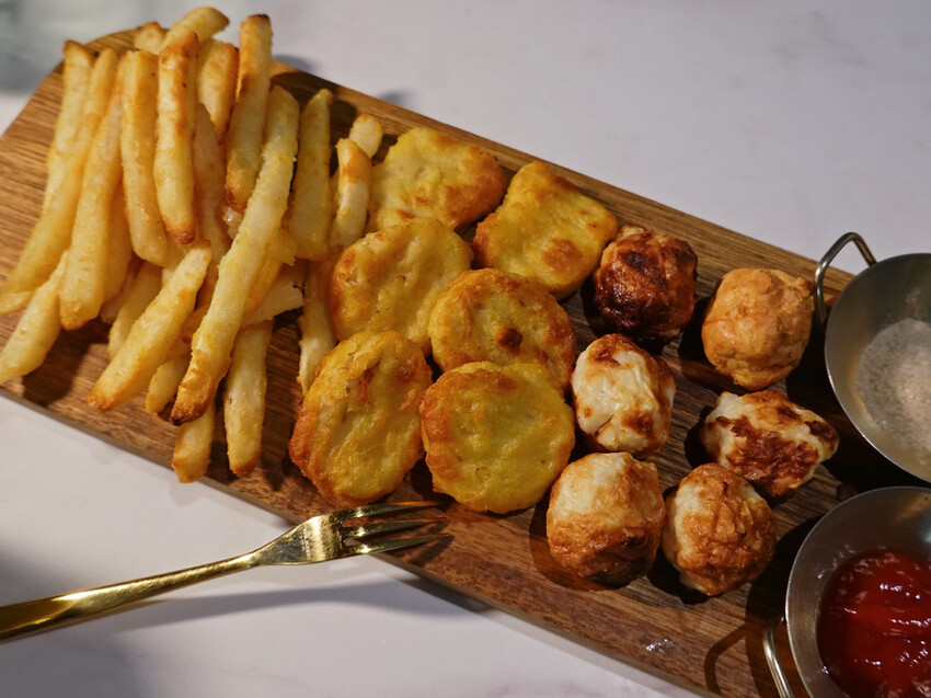 台北市松山區台北松山—HP-Herbal Prescription 花草處方籤｜身穿藥師服在迷霧中施展花草系調酒魔法｜南京三民、市民大道