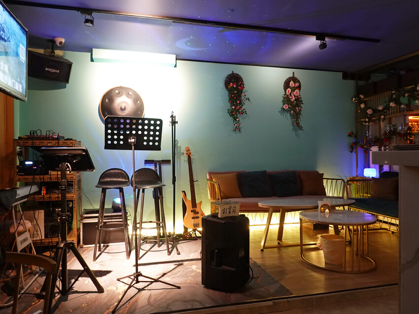 台北市松山區台北松山—HP-Herbal Prescription 花草處方籤｜身穿藥師服在迷霧中施展花草系調酒魔法｜南京三民、市民大道