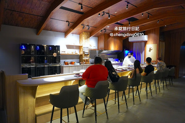 台中市北屯區日本米其林二星主廚《無菜單料理》,11月免費招待吃螃蟹, 餐廳還有兩隻梅花鹿! - 承錠旅行日記