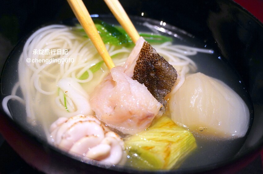 台中市北屯區日本米其林二星主廚《無菜單料理》,11月免費招待吃螃蟹, 餐廳還有兩隻梅花鹿! - 承錠旅行日記