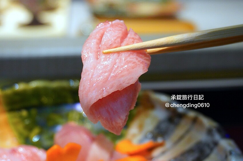 台中市北屯區日本米其林二星主廚《無菜單料理》,11月免費招待吃螃蟹, 餐廳還有兩隻梅花鹿! - 承錠旅行日記