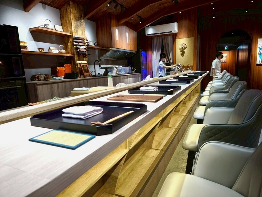 重金禮聘米其林主廚!走進這家餐廳像登船啟航!台中話題日料超沈 重金禮聘米其林主廚!走進這家餐廳像登船啟航!台中話題日料超沈