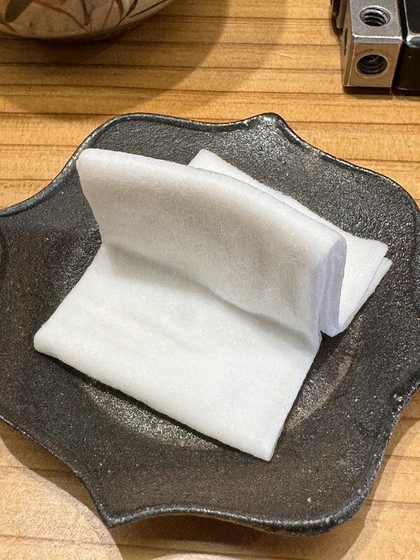 忠孝復興站3分鐘就到！東區日料「鮨金 Sushi Kane」，三家米其林經驗主廚、炭燒大間鮪蛇腹握壽司必吃。