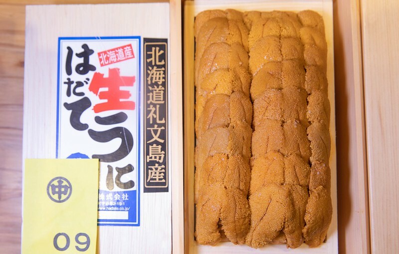 忠孝復興站3分鐘就到！東區日料「鮨金 Sushi Kane」，三家米其林經驗主廚、炭燒大間鮪蛇腹握壽司必吃。