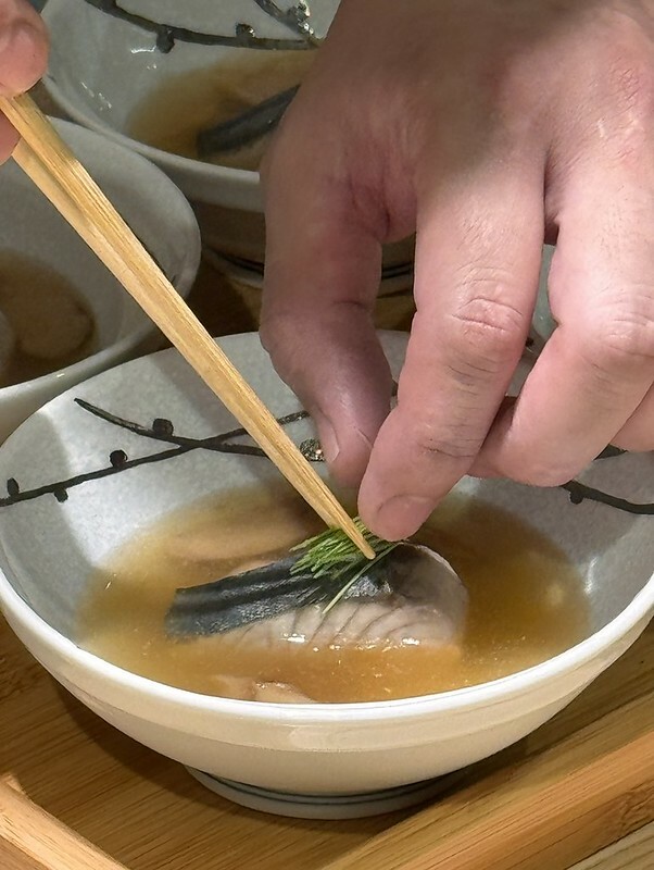 忠孝復興站3分鐘就到！東區日料「鮨金 Sushi Kane」，三家米其林經驗主廚、炭燒大間鮪蛇腹握壽司必吃。
