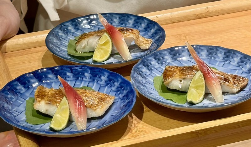 忠孝復興站3分鐘就到！東區日料「鮨金 Sushi Kane」，三家米其林經驗主廚、炭燒大間鮪蛇腹握壽司必吃。