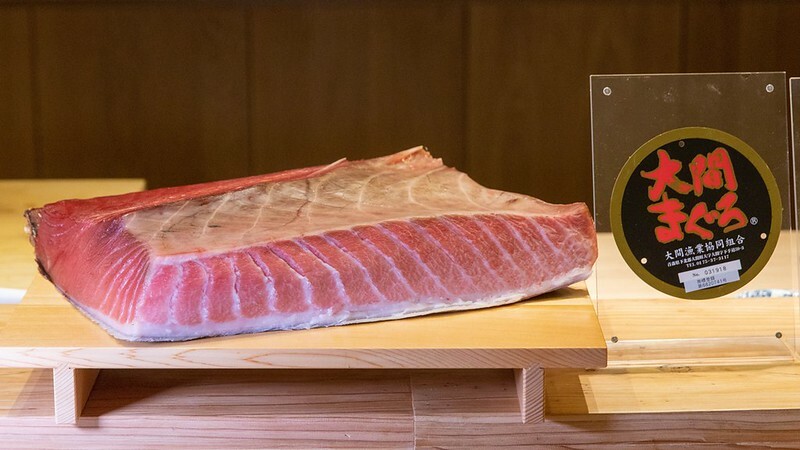 忠孝復興站3分鐘就到！東區日料「鮨金 Sushi Kane」，三家米其林經驗主廚、炭燒大間鮪蛇腹握壽司必吃。