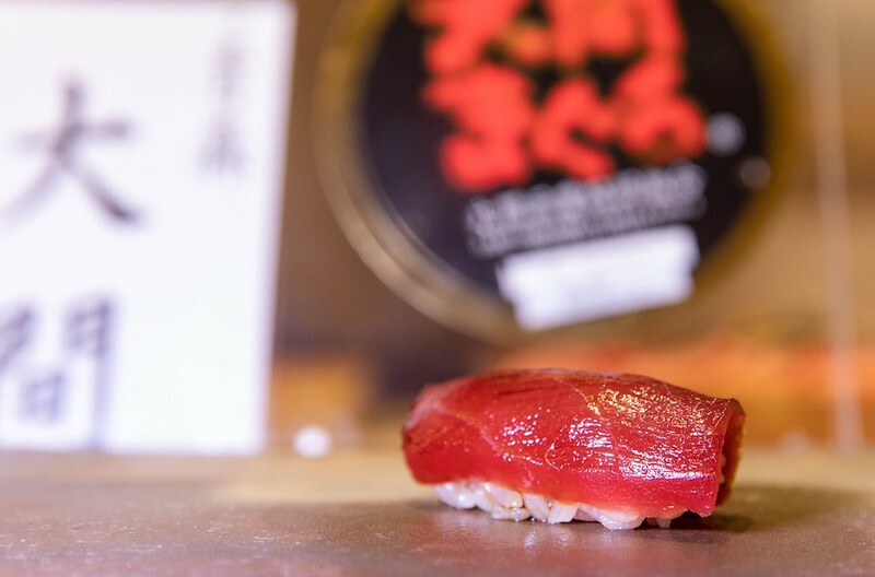 忠孝復興站3分鐘就到！東區日料「鮨金 Sushi Kane」，三家米其林經驗主廚、炭燒大間鮪蛇腹握壽司必吃。