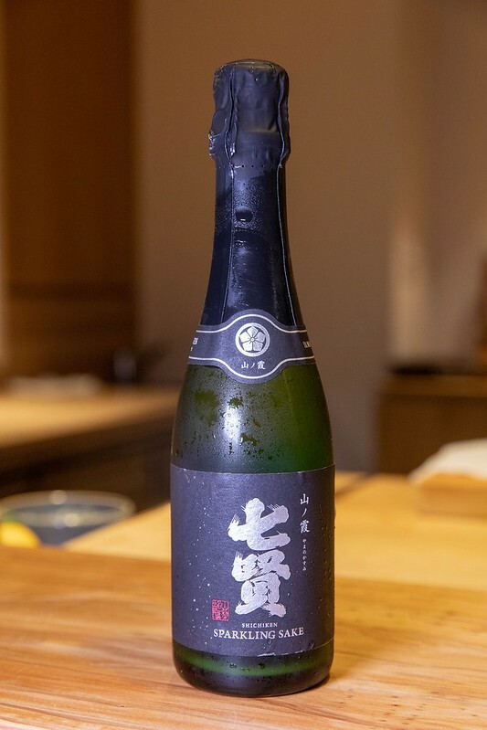 忠孝復興站3分鐘就到！東區日料「鮨金 Sushi Kane」，三家米其林經驗主廚、炭燒大間鮪蛇腹握壽司必吃。