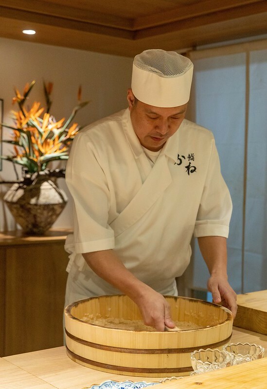 忠孝復興站3分鐘就到！東區日料「鮨金 Sushi Kane」，三家米其林經驗主廚、炭燒大間鮪蛇腹握壽司必吃。