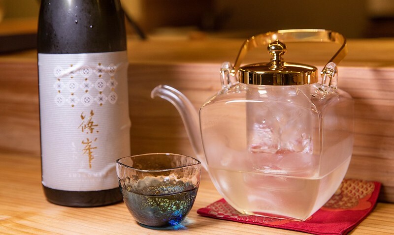 忠孝復興站3分鐘就到！東區日料「鮨金 Sushi Kane」，三家米其林經驗主廚、炭燒大間鮪蛇腹握壽司必吃。