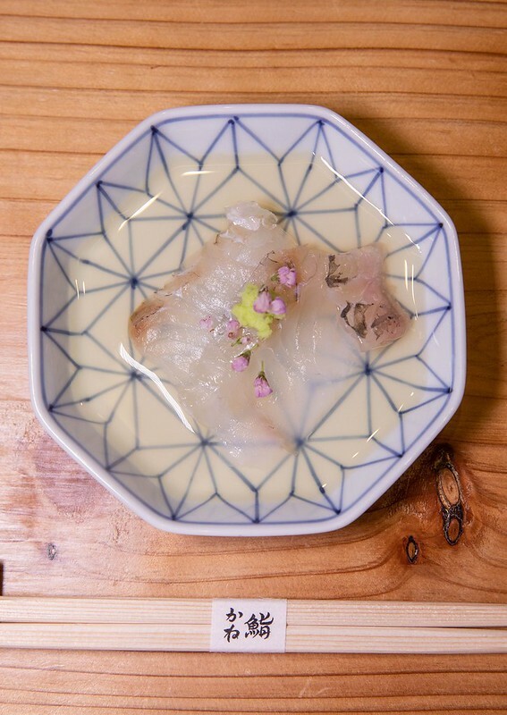 忠孝復興站3分鐘就到！東區日料「鮨金 Sushi Kane」，三家米其林經驗主廚、炭燒大間鮪蛇腹握壽司必吃。