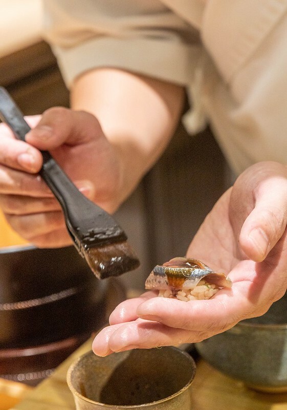 忠孝復興站3分鐘就到！東區日料「鮨金 Sushi Kane」，三家米其林經驗主廚、炭燒大間鮪蛇腹握壽司必吃。