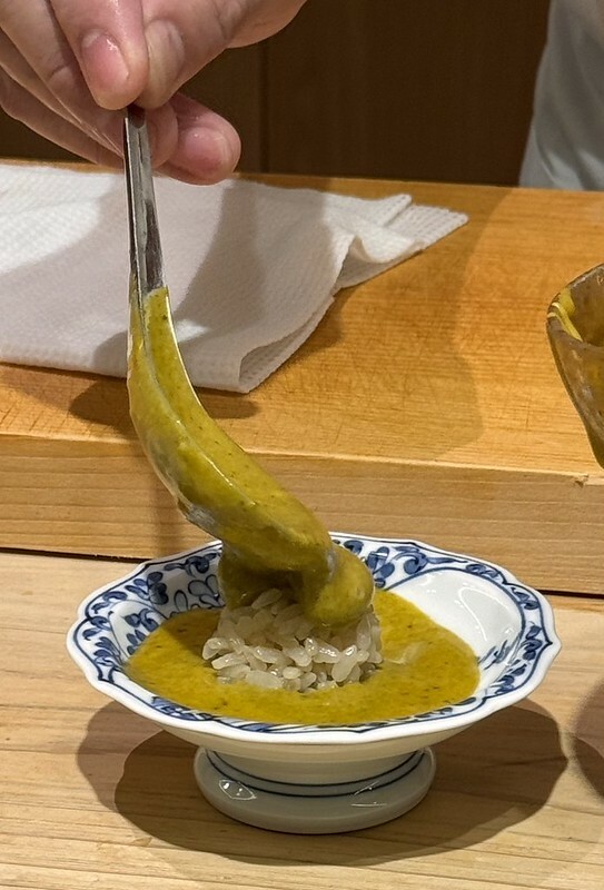 忠孝復興站3分鐘就到！東區日料「鮨金 Sushi Kane」，三家米其林經驗主廚、炭燒大間鮪蛇腹握壽司必吃。