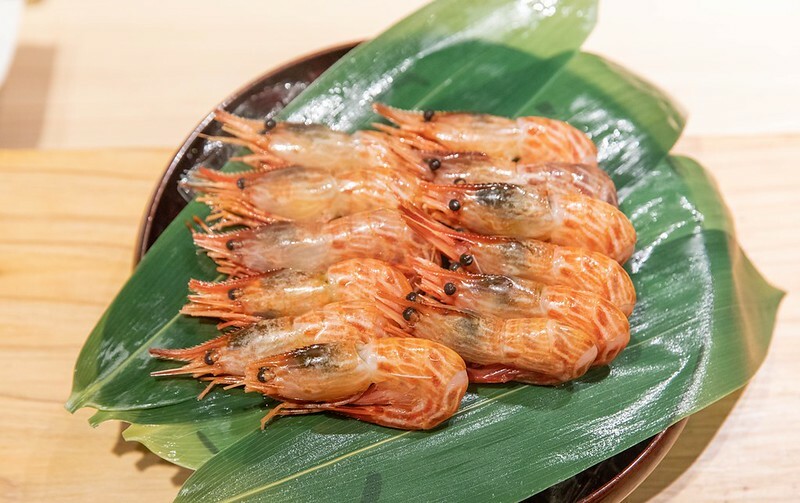 忠孝復興站3分鐘就到！東區日料「鮨金 Sushi Kane」，三家米其林經驗主廚、炭燒大間鮪蛇腹握壽司必吃。