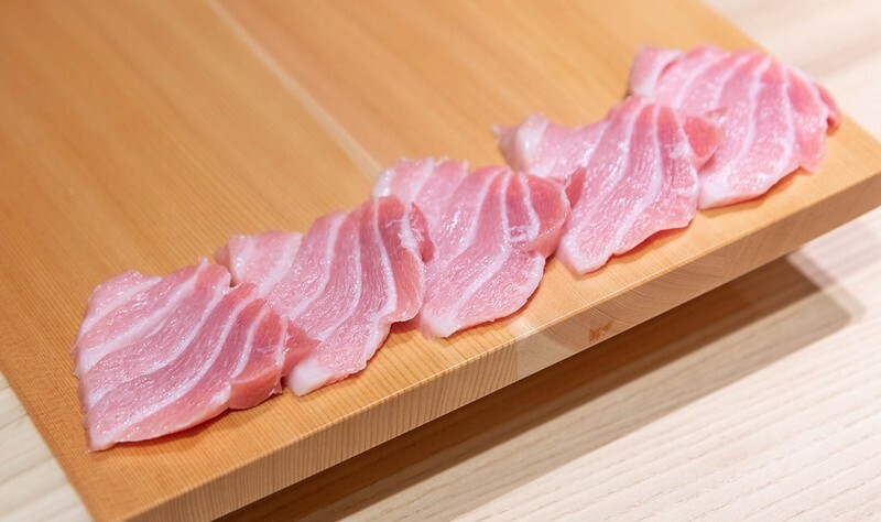 忠孝復興站3分鐘就到！東區日料「鮨金 Sushi Kane」，三家米其林經驗主廚、炭燒大間鮪蛇腹握壽司必吃。