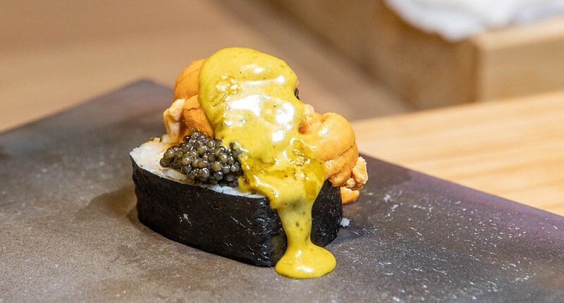 忠孝復興站3分鐘就到！東區日料「鮨金 Sushi Kane」，三家米其林經驗主廚、炭燒大間鮪蛇腹握壽司必吃。