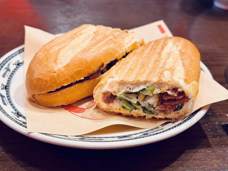 中壢火車站美食推薦！Adam Quy越南河粉超道地，經典順化牛肉米線必吃。