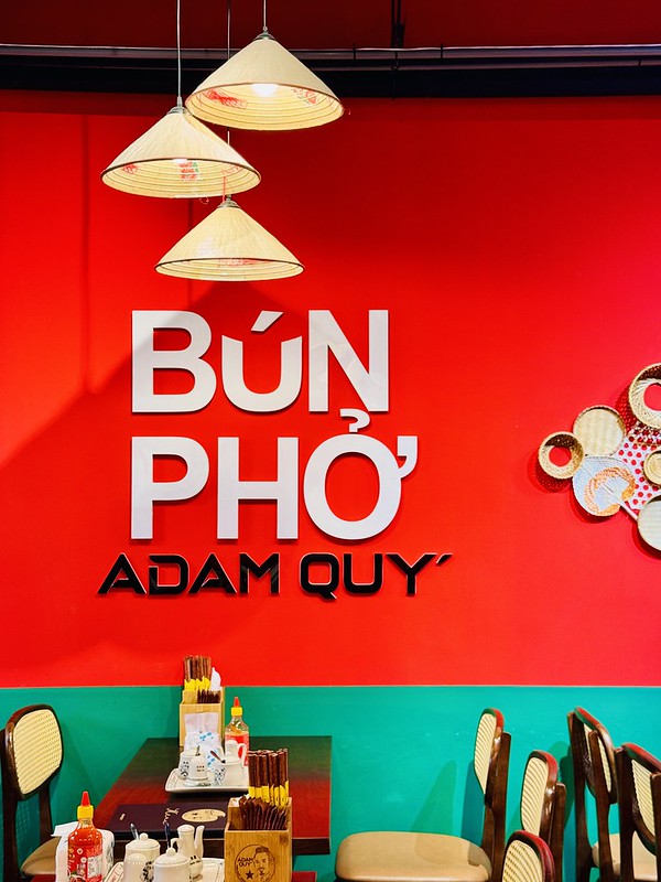 中壢火車站美食推薦！Adam Quy越南河粉超道地，經典順化牛肉米線必吃。