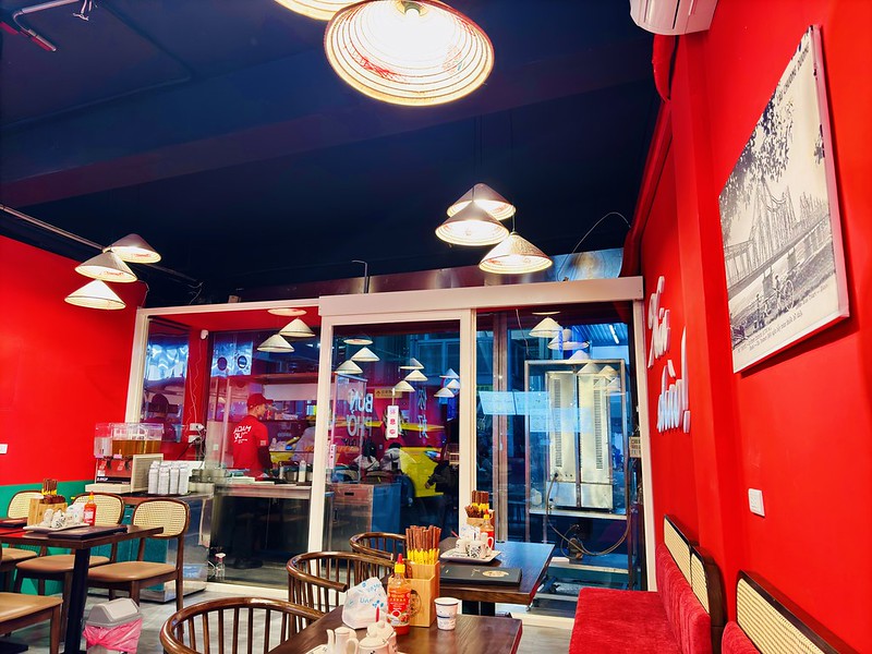 中壢火車站美食推薦！Adam Quy越南河粉超道地，經典順化牛肉米線必吃。