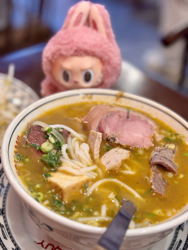 中壢火車站美食推薦！Adam Quy越南河粉超道地，經典順化牛肉米線必吃。