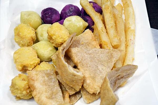 高雄市楠梓區在地人不告訴你的大份量鍋燒~【叁岐爍鍋燒】用海鮮下去熬煮湯頭,吃的超安心又滿足的啦※高雄鍋燒推薦