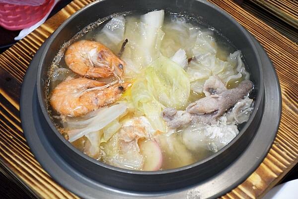 高雄市楠梓區在地人不告訴你的大份量鍋燒~【叁岐爍鍋燒】用海鮮下去熬煮湯頭,吃的超安心又滿足的啦※高雄鍋燒推薦