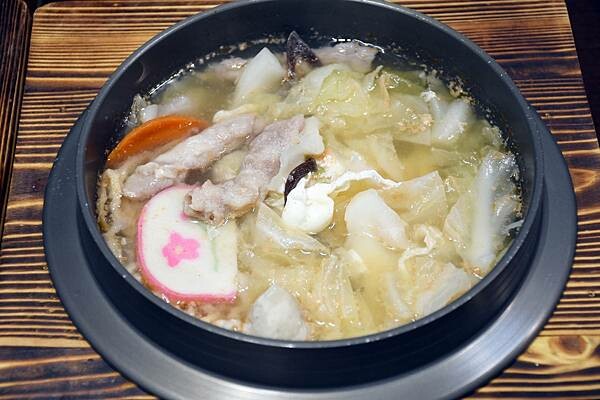 高雄市楠梓區在地人不告訴你的大份量鍋燒~【叁岐爍鍋燒】用海鮮下去熬煮湯頭,吃的超安心又滿足的啦※高雄鍋燒推薦