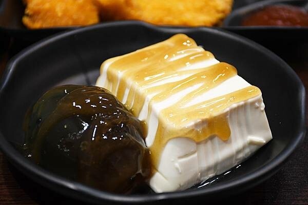 高雄市楠梓區在地人不告訴你的大份量鍋燒~【叁岐爍鍋燒】用海鮮下去熬煮湯頭,吃的超安心又滿足的啦※高雄鍋燒推薦