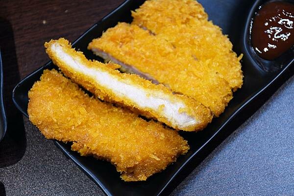 高雄市楠梓區在地人不告訴你的大份量鍋燒~【叁岐爍鍋燒】用海鮮下去熬煮湯頭,吃的超安心又滿足的啦※高雄鍋燒推薦