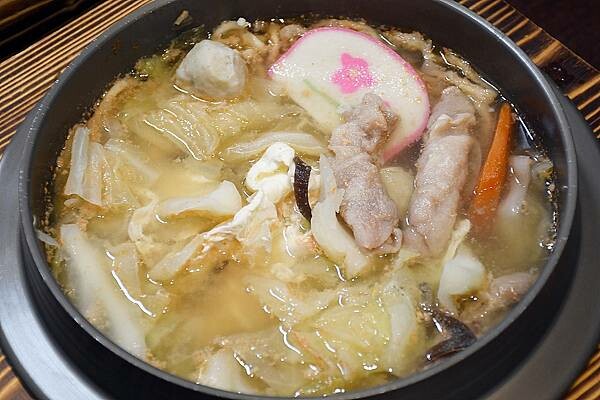 高雄市楠梓區在地人不告訴你的大份量鍋燒~【叁岐爍鍋燒】用海鮮下去熬煮湯頭,吃的超安心又滿足的啦※高雄鍋燒推薦