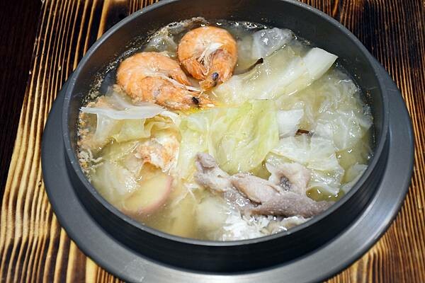 高雄市楠梓區在地人不告訴你的大份量鍋燒~【叁岐爍鍋燒】用海鮮下去熬煮湯頭,吃的超安心又滿足的啦※高雄鍋燒推薦