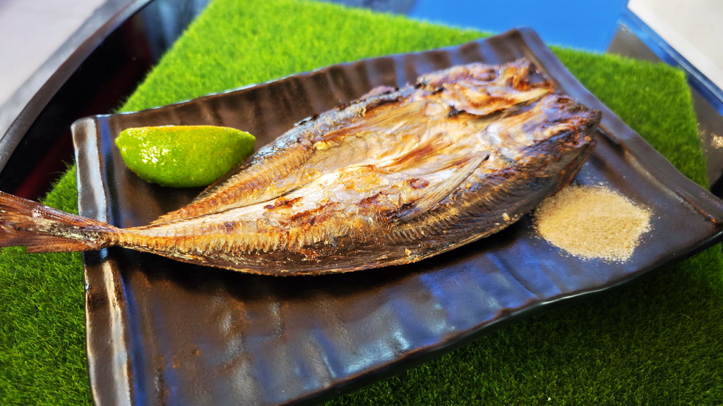 【雞老闆桶仔雞】士林夜市人氣聚餐地標|金黃酥脆烤雞、KTV歡聚、學生優惠一次滿足 - 老爺爺與小老婆