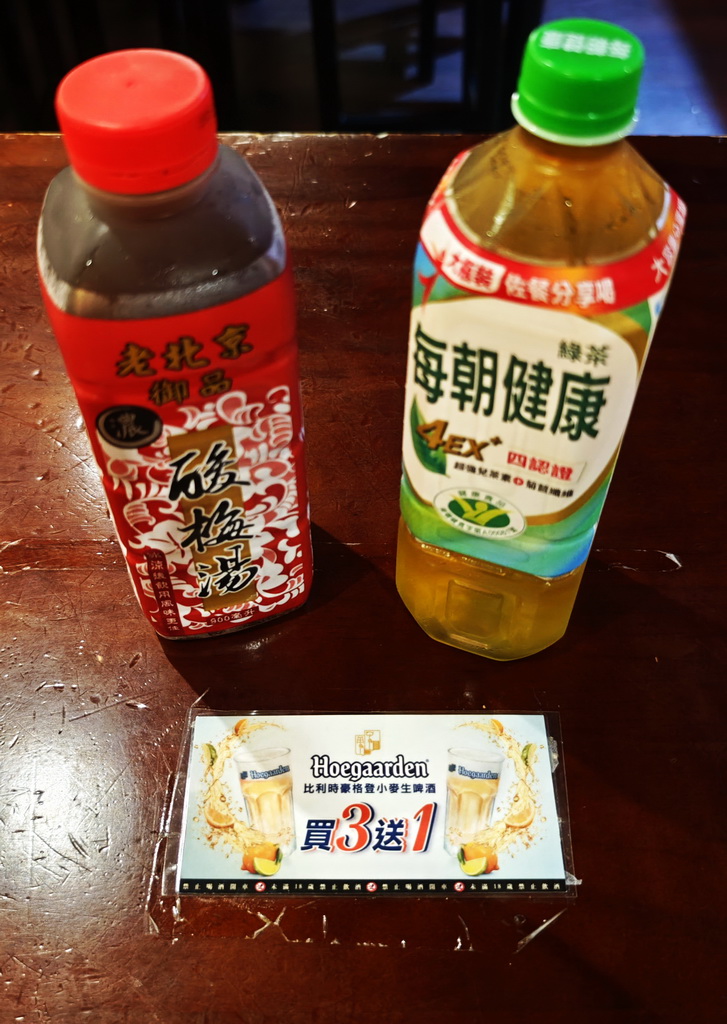 【雞老闆桶仔雞】士林夜市人氣聚餐地標|金黃酥脆烤雞、KTV歡聚、學生優惠一次滿足 - 老爺爺與小老婆