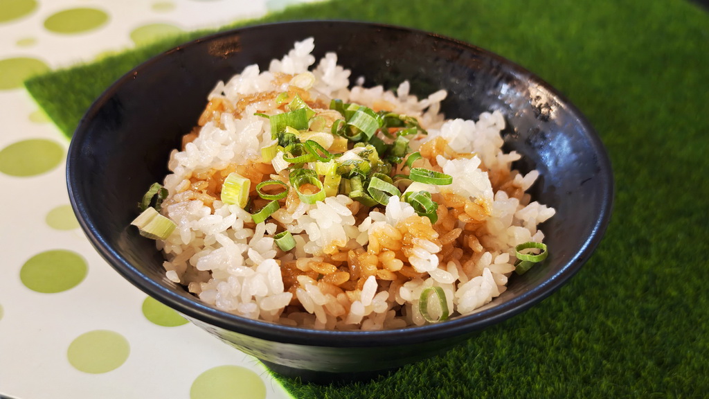 【雞老闆桶仔雞】士林夜市人氣聚餐地標|金黃酥脆烤雞、KTV歡聚、學生優惠一次滿足 - 老爺爺與小老婆