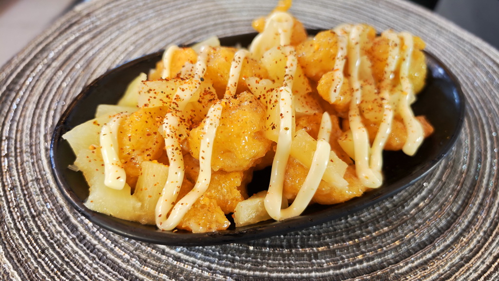 【雞老闆桶仔雞】士林夜市人氣聚餐地標|金黃酥脆烤雞、KTV歡聚、學生優惠一次滿足 - 老爺爺與小老婆