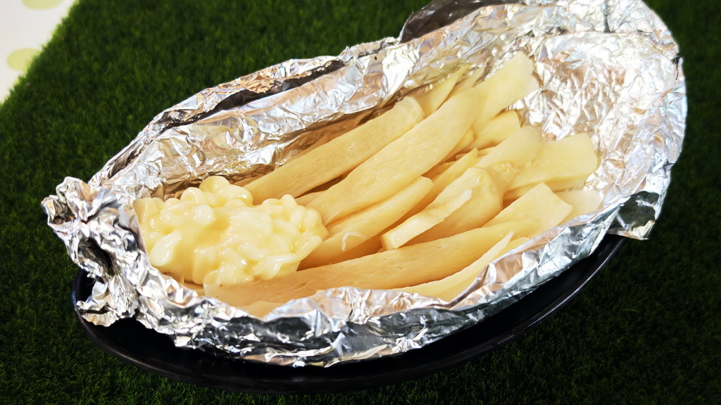 【雞老闆桶仔雞】士林夜市人氣聚餐地標|金黃酥脆烤雞、KTV歡聚、學生優惠一次滿足 - 老爺爺與小老婆