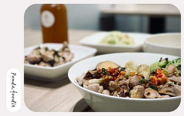 津叁雞肉飯|新竹金山街美食再加1,大推蒜香麻辣雞肉飯! 津叁雞肉飯|新竹金山街美食再加1,大推蒜香麻辣雞肉飯!