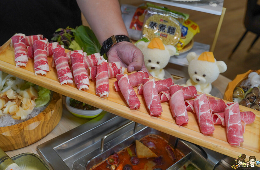 台南首間 星野肉肉鍋 安平府前店 街邊店,和牛吃到飽、超過50種鍋物料無限放、超萌星野熊、升降鴛鴦鍋 - 跟著尼力吃喝玩樂&親子生活