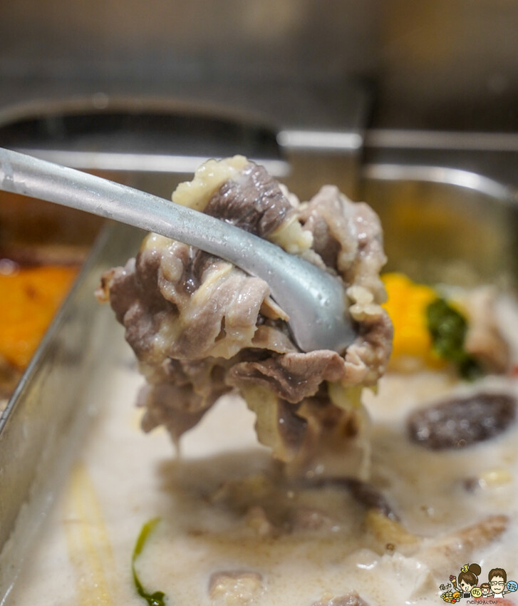 台南首間 星野肉肉鍋 安平府前店 街邊店,和牛吃到飽、超過50種鍋物料無限放、超萌星野熊、升降鴛鴦鍋 - 跟著尼力吃喝玩樂&親子生活