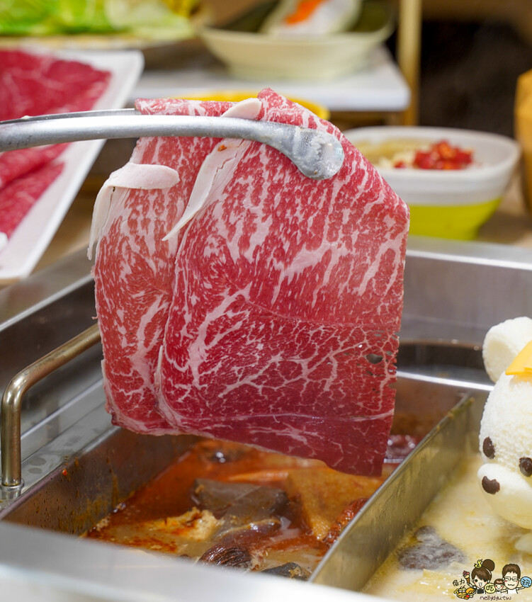 台南首間 星野肉肉鍋 安平府前店 街邊店,和牛吃到飽、超過50種鍋物料無限放、超萌星野熊、升降鴛鴦鍋 - 跟著尼力吃喝玩樂&親子生活