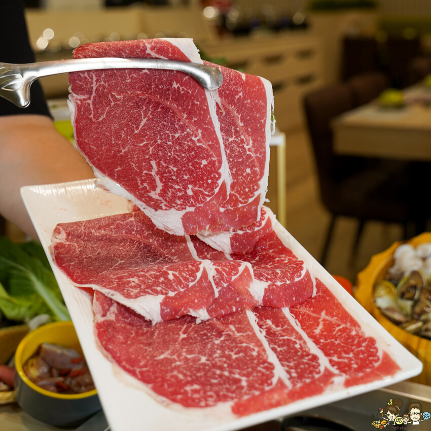 台南首間 星野肉肉鍋 安平府前店 街邊店,和牛吃到飽、超過50種鍋物料無限放、超萌星野熊、升降鴛鴦鍋 - 跟著尼力吃喝玩樂&親子生活
