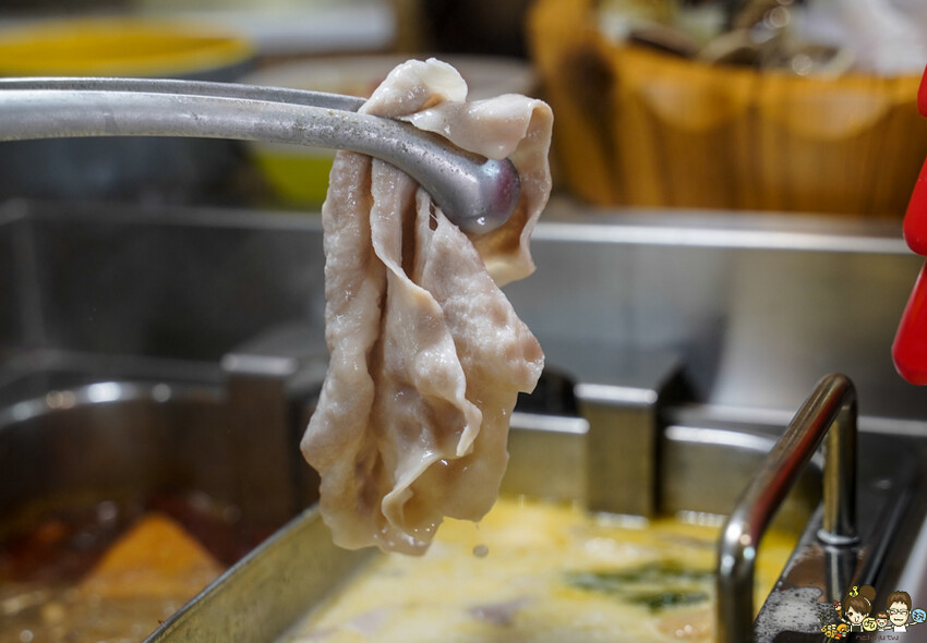 台南首間 星野肉肉鍋 安平府前店 街邊店,和牛吃到飽、超過50種鍋物料無限放、超萌星野熊、升降鴛鴦鍋 - 跟著尼力吃喝玩樂&親子生活