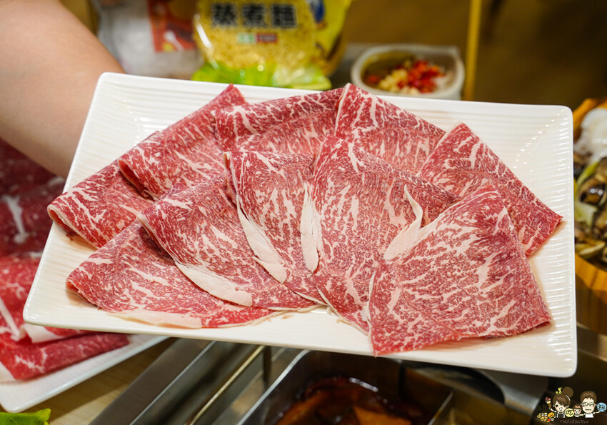 台南首間 星野肉肉鍋 安平府前店 街邊店,和牛吃到飽、超過50種鍋物料無限放、超萌星野熊、升降鴛鴦鍋 - 跟著尼力吃喝玩樂&親子生活