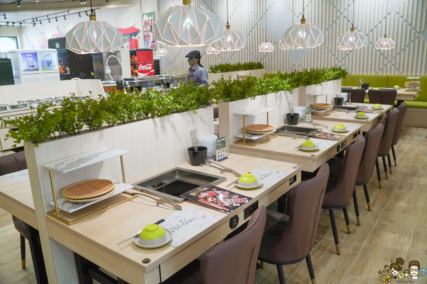 台南首間 星野肉肉鍋 安平府前店 街邊店,和牛吃到飽、超過50種鍋物料無限放、超萌星野熊、升降鴛鴦鍋 - 跟著尼力吃喝玩樂&親子生活