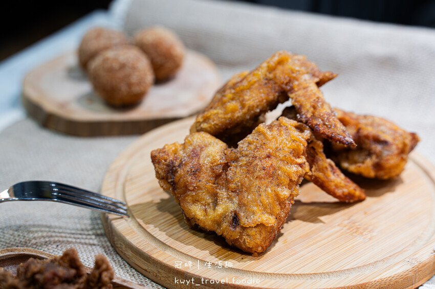 逢甲夜市美食_巷口炸雞逢甲店，69元比臉大超厚雞排！20天開