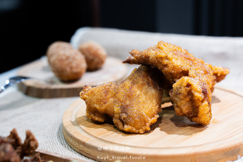 逢甲夜市美食_巷口炸雞逢甲店，69元比臉大超厚雞排！20天開