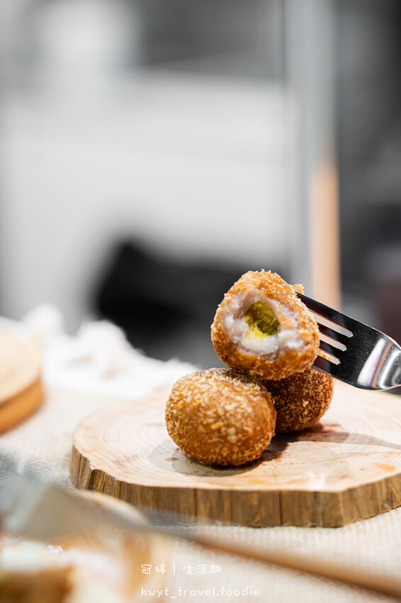 逢甲夜市美食_巷口炸雞逢甲店，69元比臉大超厚雞排！20天開